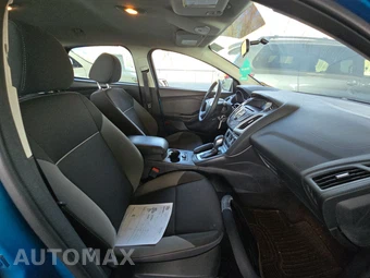2014 Ford Focus SE Sedan – miniatura 8