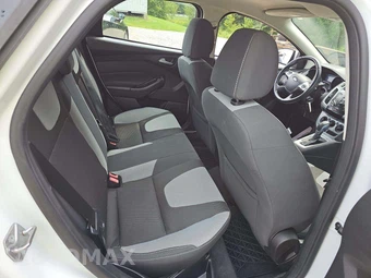 2014 Ford Focus SE Sedan - miniatura 13