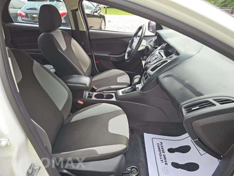 2014 Ford Focus SE Sedan - miniatura 15