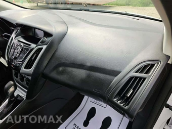 2014 Ford Focus SE Sedan - miniatura 16