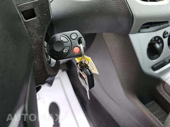 2014 Ford Focus SE Sedan - miniatura 5