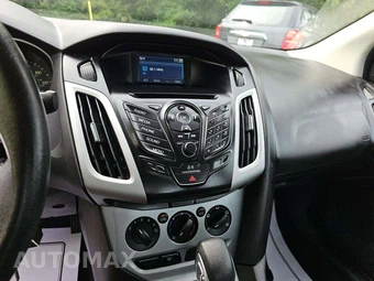 2014 Ford Focus SE Sedan - miniatura 7