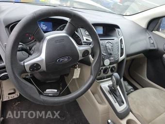 2014 Ford Focus SE Sedan – miniatura 10