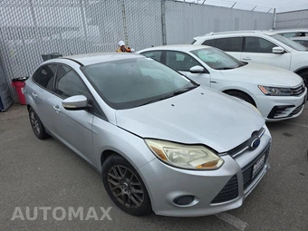 2014 Ford Focus SE Sedan – miniatura 3