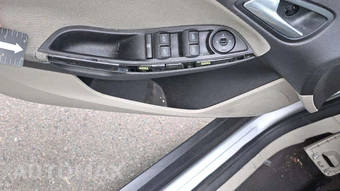 2014 Ford Focus SE Sedan – miniatura 30