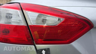 2014 Ford Focus SE Sedan – miniatura 37