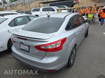 2014 Ford Focus SE Sedan – miniatura 4