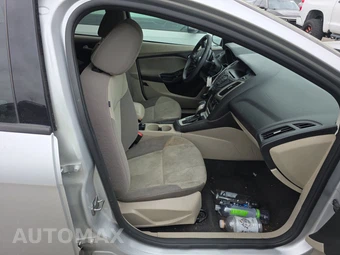 2014 Ford Focus SE Sedan – miniatura 8
