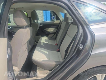 2014 Ford Focus SE Sedan – miniatura 10