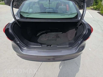 2014 Ford Focus SE Sedan – miniatura 11