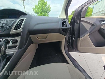 2014 Ford Focus SE Sedan – miniatura 16