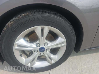 2014 Ford Focus SE Sedan – miniatura 21