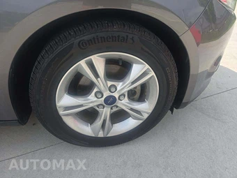 2014 Ford Focus SE Sedan – miniatura 24