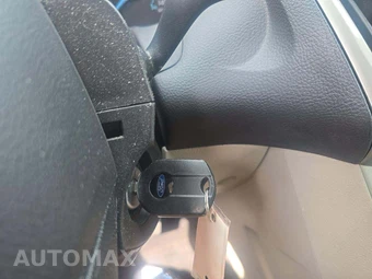 2014 Ford Focus SE Sedan – miniatura 5