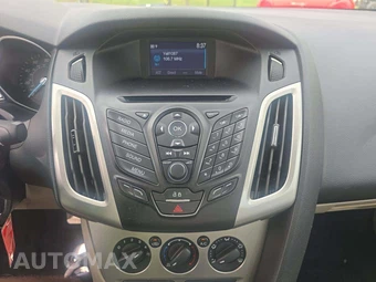 2014 Ford Focus SE Sedan – miniatura 7