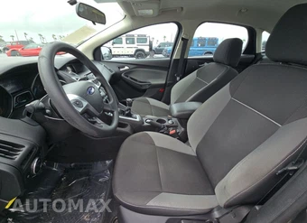 2014 Ford Focus SE Sedan - miniatura 5