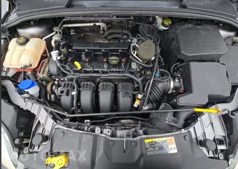 2014 Ford Focus SE Sedan - miniatura 8