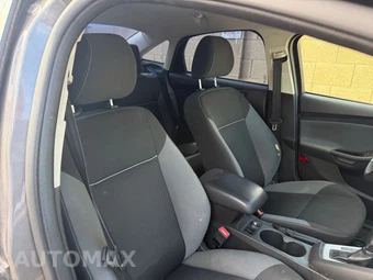 2014 Ford Focus SE Sedan - miniatura 13