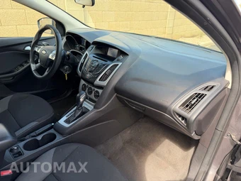 2014 Ford Focus SE Sedan - miniatura 14