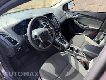 2014 Ford Focus SE Sedan - miniatura 17