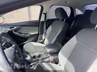 2014 Ford Focus SE Sedan - miniatura 18