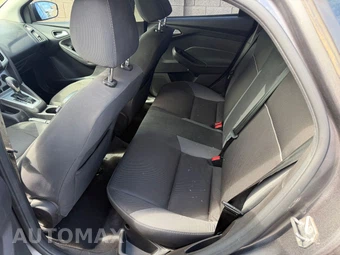 2014 Ford Focus SE Sedan - miniatura 19