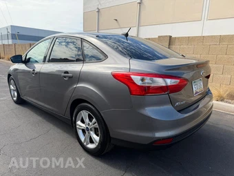 2014 Ford Focus SE Sedan - miniatura 4