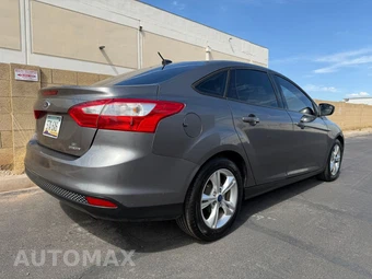 2014 Ford Focus SE Sedan - miniatura 8