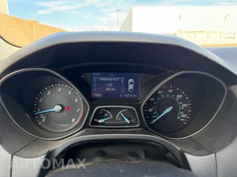 2014 Ford Focus SE Sedan - miniatura 9