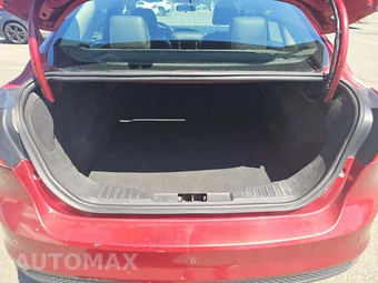 2014 Ford Focus SE Sedan - miniatura 14