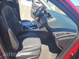 2014 Ford Focus SE Sedan - miniatura 18