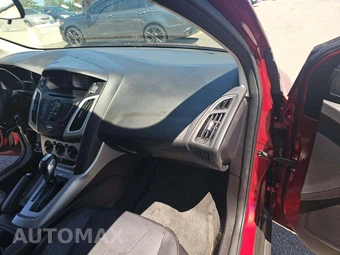 2014 Ford Focus SE Sedan - miniatura 19