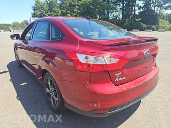2014 Ford Focus SE Sedan - miniatura 2