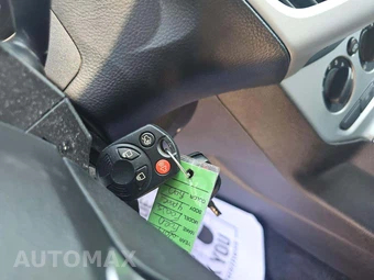 2014 Ford Focus SE Sedan - miniatura 8