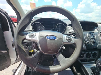 2014 Ford Focus SE Sedan – miniatura 10