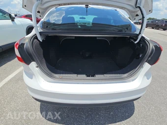 2014 Ford Focus SE Sedan – miniatura 16