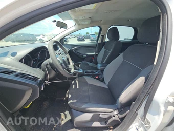 2014 Ford Focus SE Sedan – miniatura 7