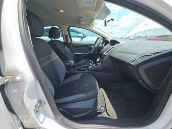 2014 Ford Focus SE Sedan – miniatura 8