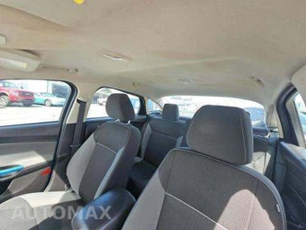 2014 Ford Focus SE Sedan - miniatura 11