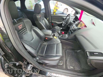 2014 Ford Focus ST Hatchback - miniatura 18