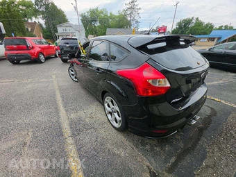 2014 Ford Focus ST Hatchback - miniatura 2
