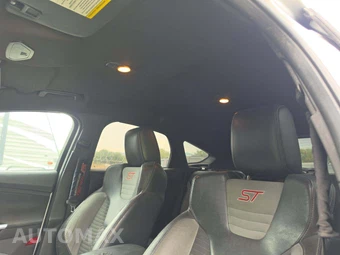 2014 Ford Focus ST Hatchback - miniatura 11