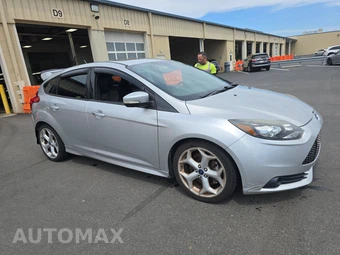 2014 Ford Focus ST Hatchback – miniatura 3