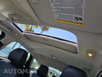 2014 Ford Focus Titanium Hatchback - miniatura 11