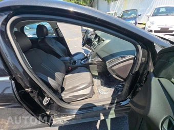 2014 Ford Focus Titanium Hatchback - miniatura 18