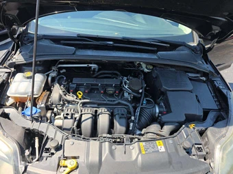 2014 Ford Focus Titanium Hatchback - miniatura 24