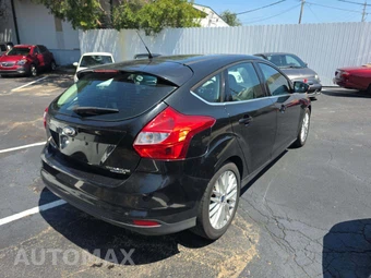 2014 Ford Focus Titanium Hatchback - miniatura 3