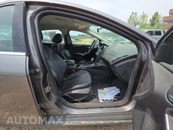 2014 Ford Focus Titanium Sedan – miniatura 15