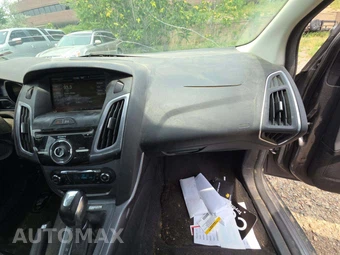2014 Ford Focus Titanium Sedan – miniatura 16