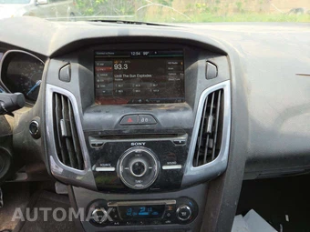 2014 Ford Focus Titanium Sedan – miniatura 7